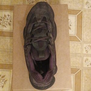 Black Yeezy 500